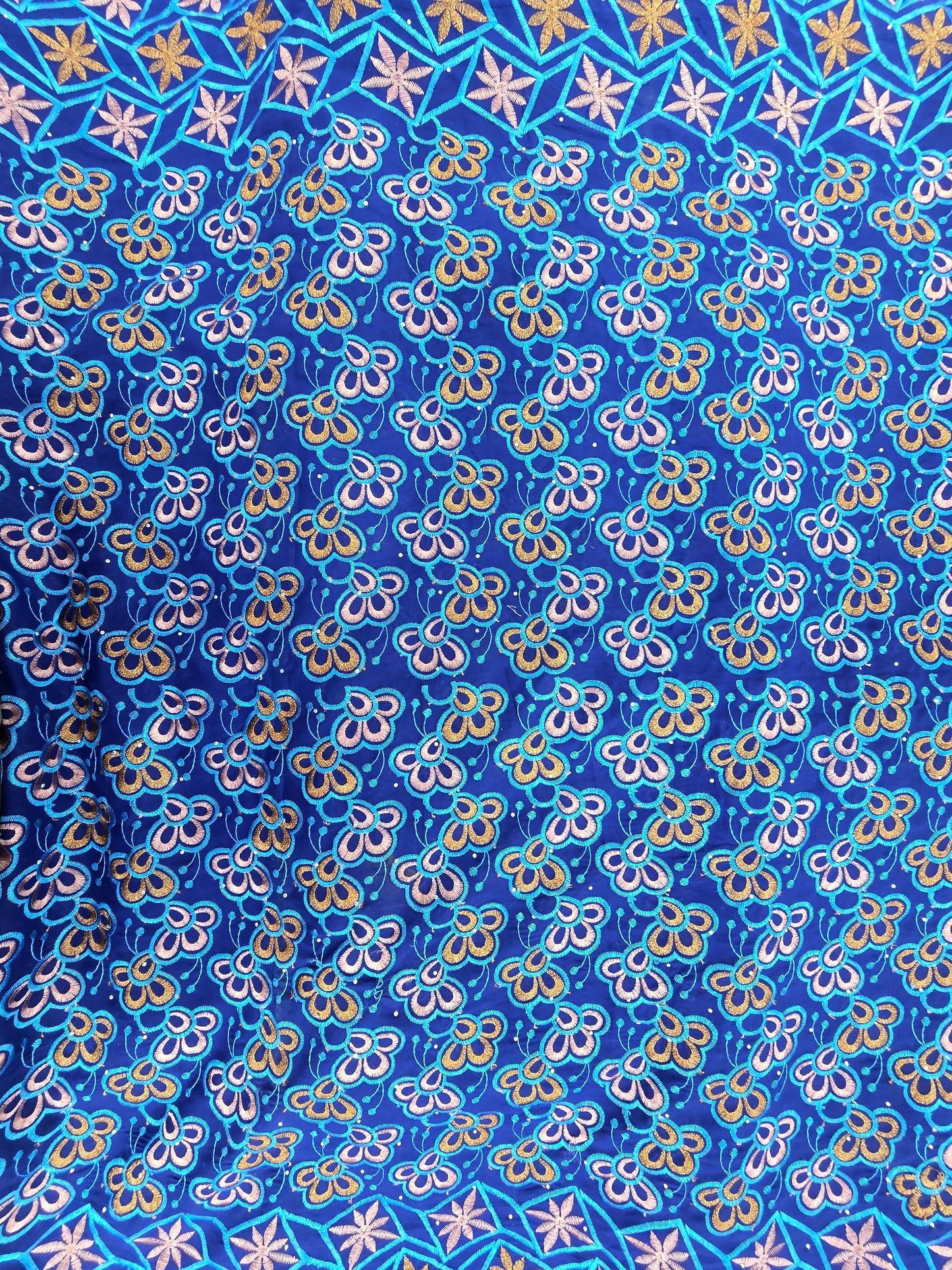 Style Brodé Autriche – Tissu Brodé Élégant TATA WAX