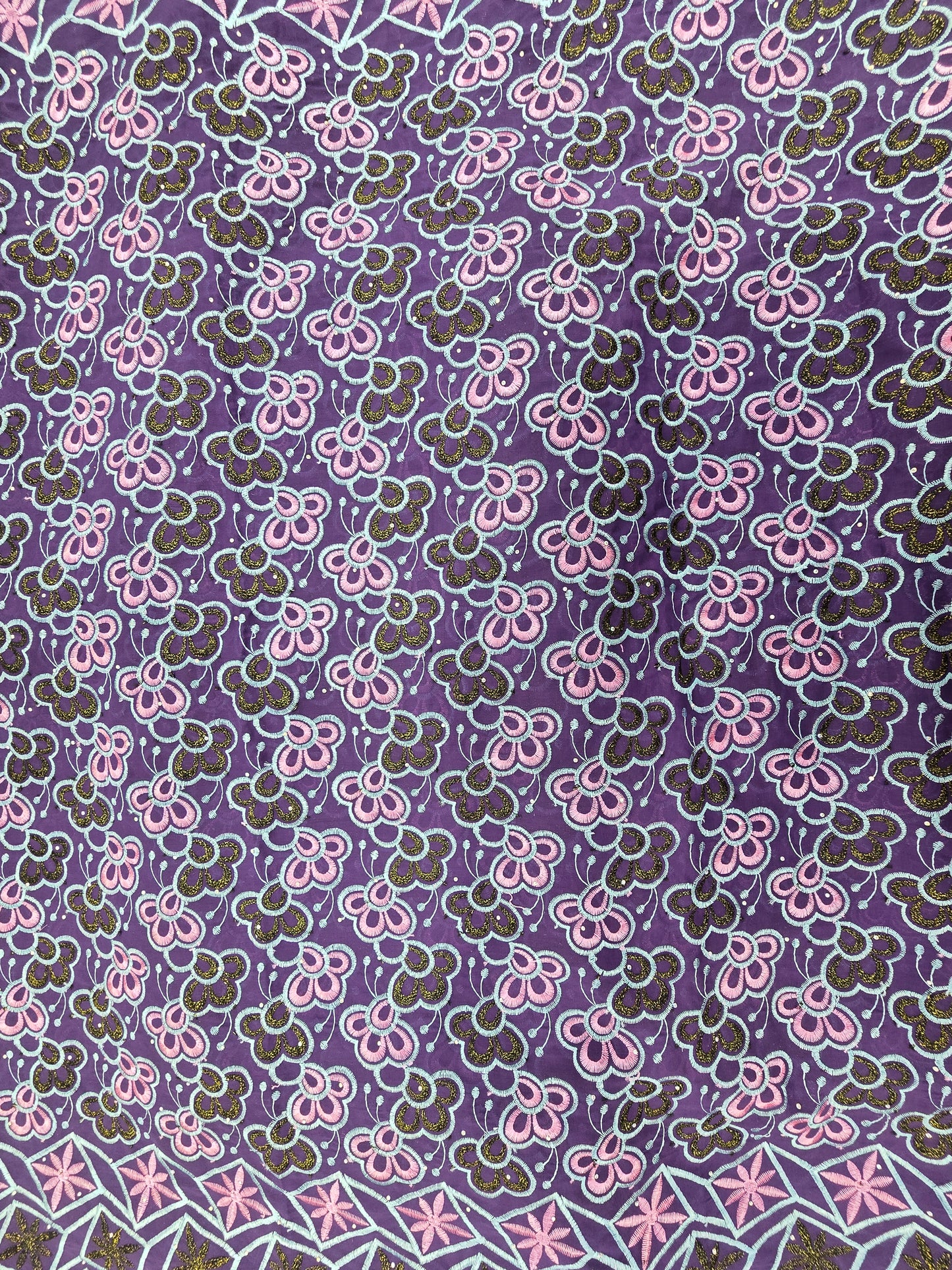 Style Brodé Autriche – Tissu Brodé Élégant