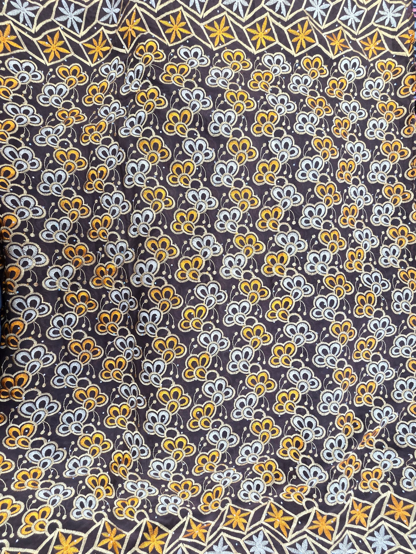 Style Brodé Autriche – Tissu Brodé Élégant TATA WAX